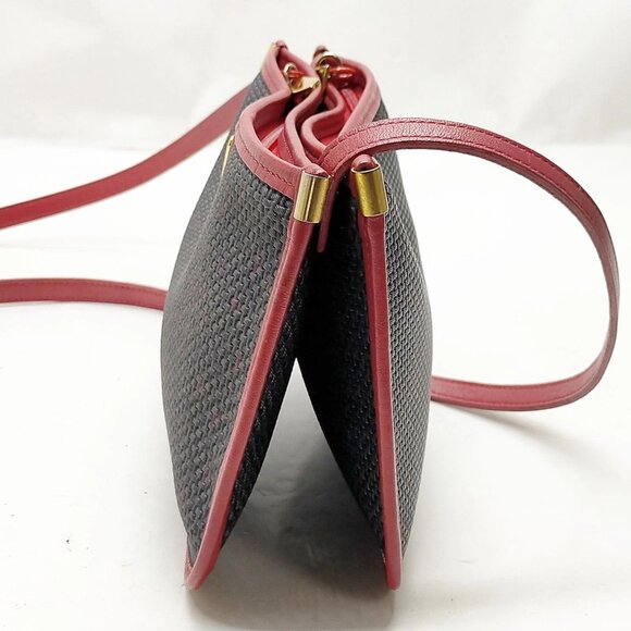 Authentic Yves Saint Laurent Shoulder Bag mon299-110525 - Picture 3 of 16